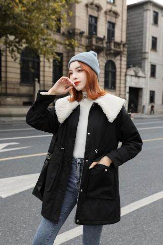 2021冬款新款拼羊羔毛娃娃领设计休闲派克服，女装，红雀纺