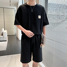 黑色