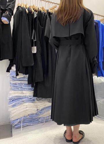 侧面压褶设计大件风衣三个色，女装风衣，SMOOTH