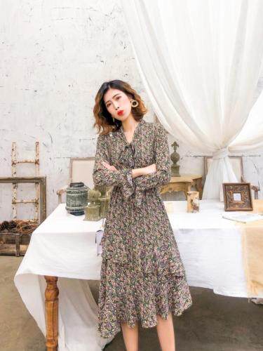 现货韩版碎花连衣裙，女装连衣裙，荷塘月色