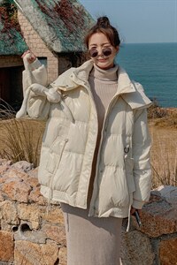 2021冬季新款韩版宽松中长款休闲连帽羽绒服女配挂件小兔子图片