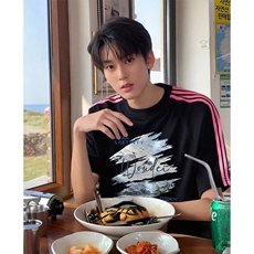 抖音得物品质二开240克宽松纯棉美式潮牌印花三条杠中性风短袖T恤，男装T恤，电商A486