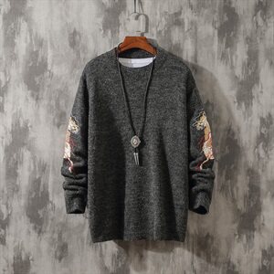 9056*水泥墙日系秋冬男士麒麟绣花长袖毛衣针织衫男黑色*P75