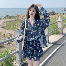时髦减龄度假风套装夏季2025轻薄防晒印花长袖上衣高腰裙裤两件套，女装套装/套裙，2C168