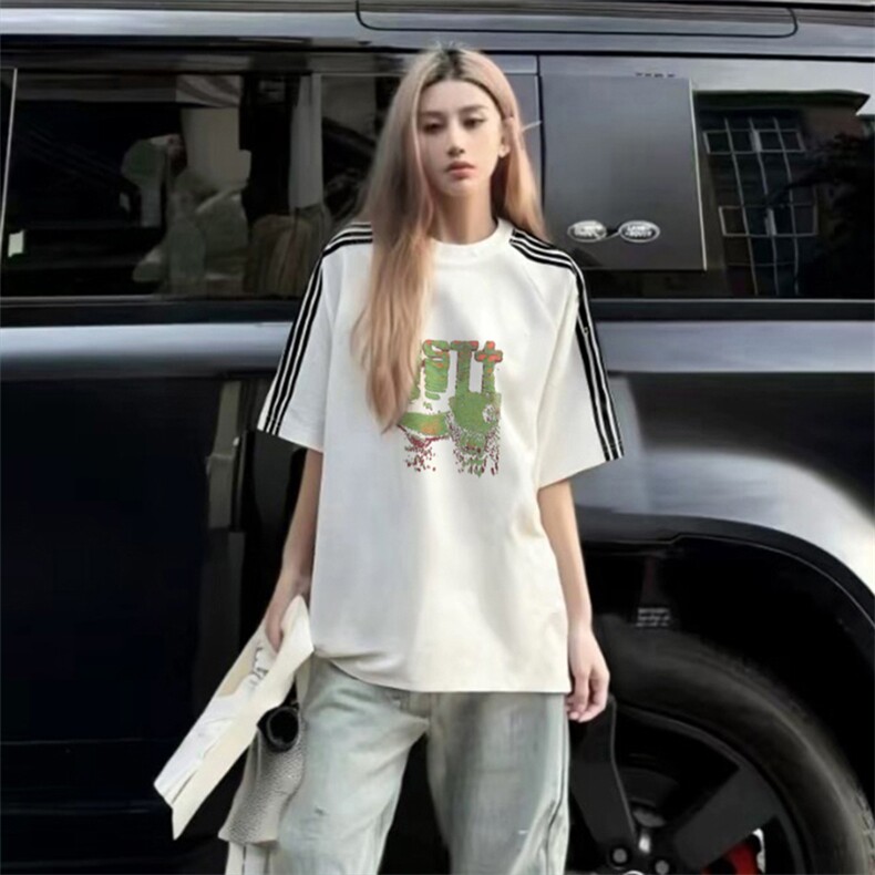 抖音得物品质二开240克宽松纯棉美式潮牌印花三条杠中性风短袖T恤图片