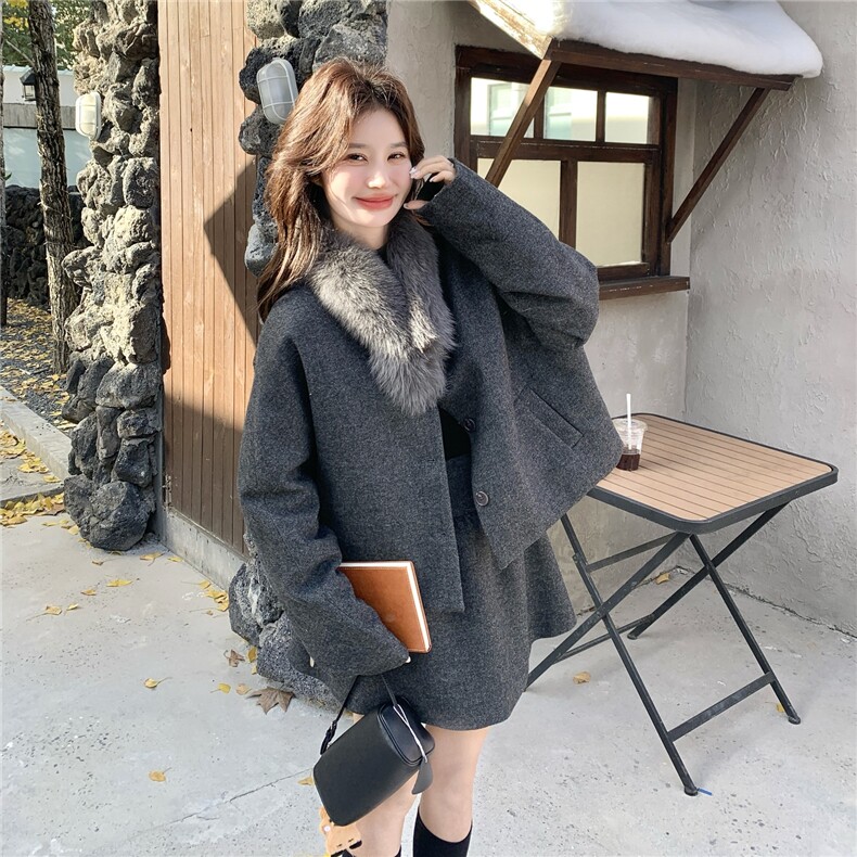 现货：冬季新款高级感复古休闲加厚灰色毛呢夹羽绒服套装加真毛领,女装羽绒服,2C135