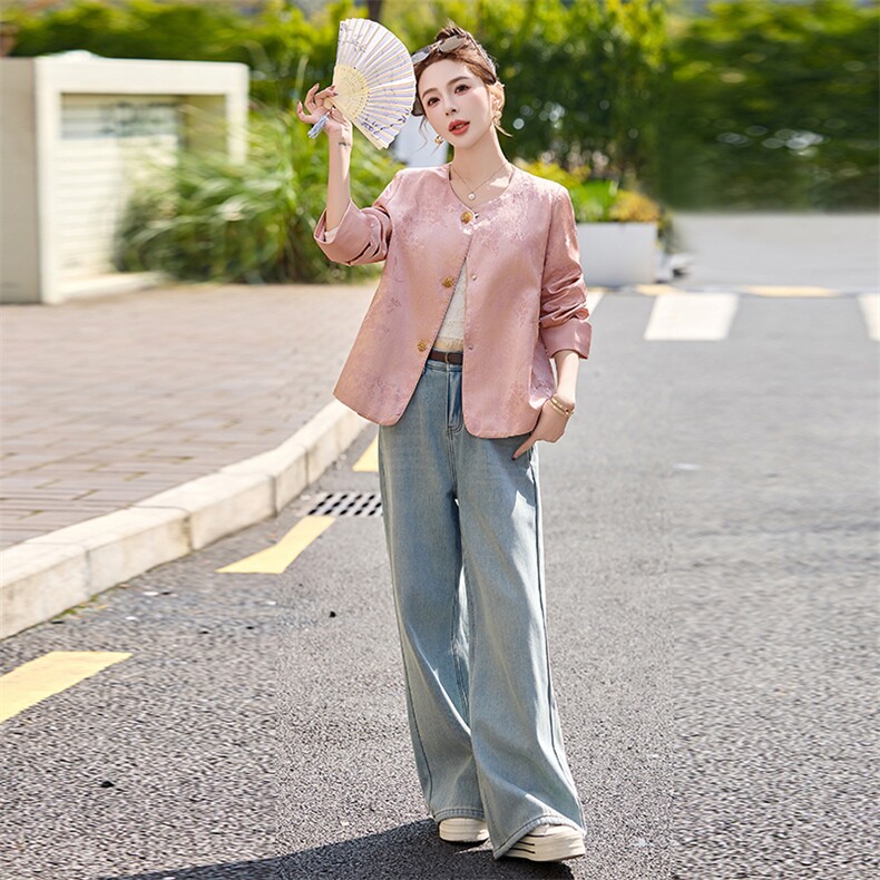 粉色新中式国风外套女短款2025春季新款圆领提花刺绣洋气减龄上衣,女装短外套,依万里