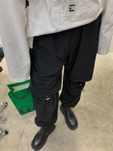 膝盖开口破洞裤图片