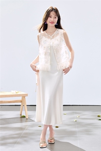 夏季新款现货！2026温柔风重工立体花卉马甲+珍珠吊带长裙套装女图片