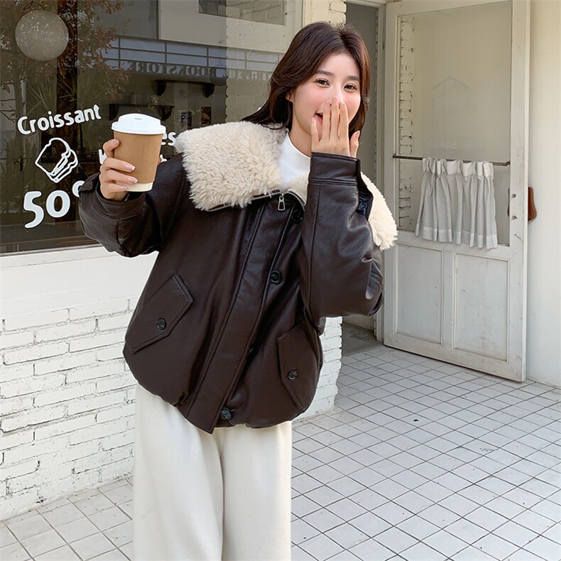 美拉德咖色皮毛一体短外套女秋冬加绒加厚又酷又飒羊羔毛皮衣夹克,女装羽绒服,浙宝220