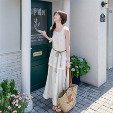 白色假两件刺绣花边连衣裙2025新款女春夏小香风流行高级感背心裙，女装连衣裙，2C159