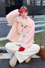 轻奢千金感皮毛一体牛角扣外套女2025新款冬季时髦淡人羊羔毛棉服，女装皮草，2C056