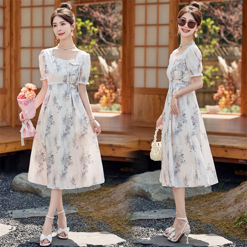 2024夏季新款新中式改良旗袍连衣裙夏季时尚气质方领收腰复古裙，女装连衣裙，悠米