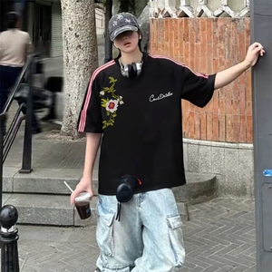 抖音得物品质二开240克宽松纯棉美式潮牌印花三条杠中性风短袖T恤图片