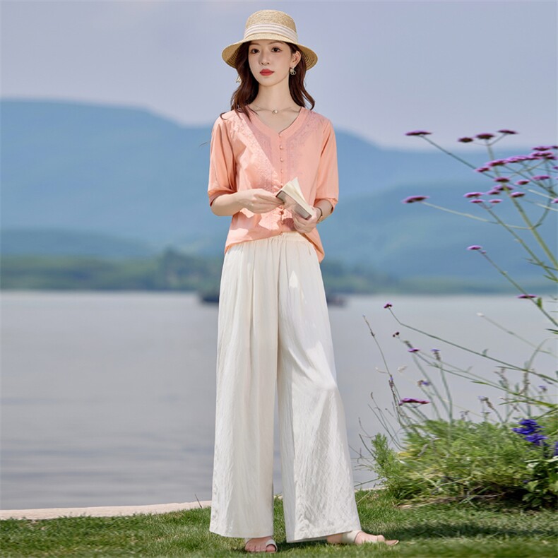 9029-1时尚文艺棉麻重工刺绣小衫，女装衬衫，依路服饰