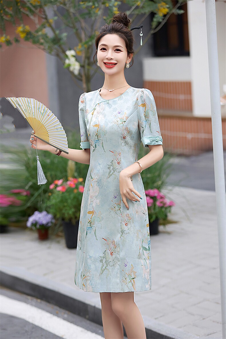 2025新中式旗袍改良女装夏季新款气质显瘦碎花连衣裙中长款裙子,女装连衣裙,美沁