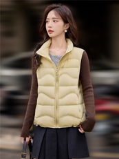 黄色立领羽绒马甲女2025冬季新款收腰显瘦冬装外套女，女装羽绒服，梦懿尔