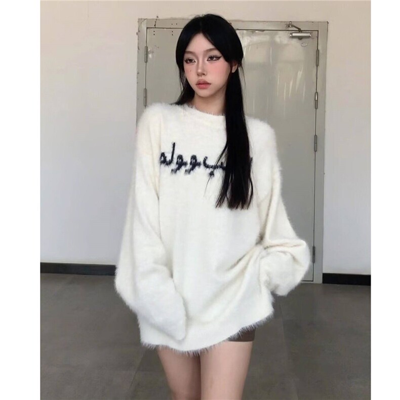 白色针织衫软糯毛衣女秋季慵懒风毛绒绒字母宽松百搭加厚学生上衣图片