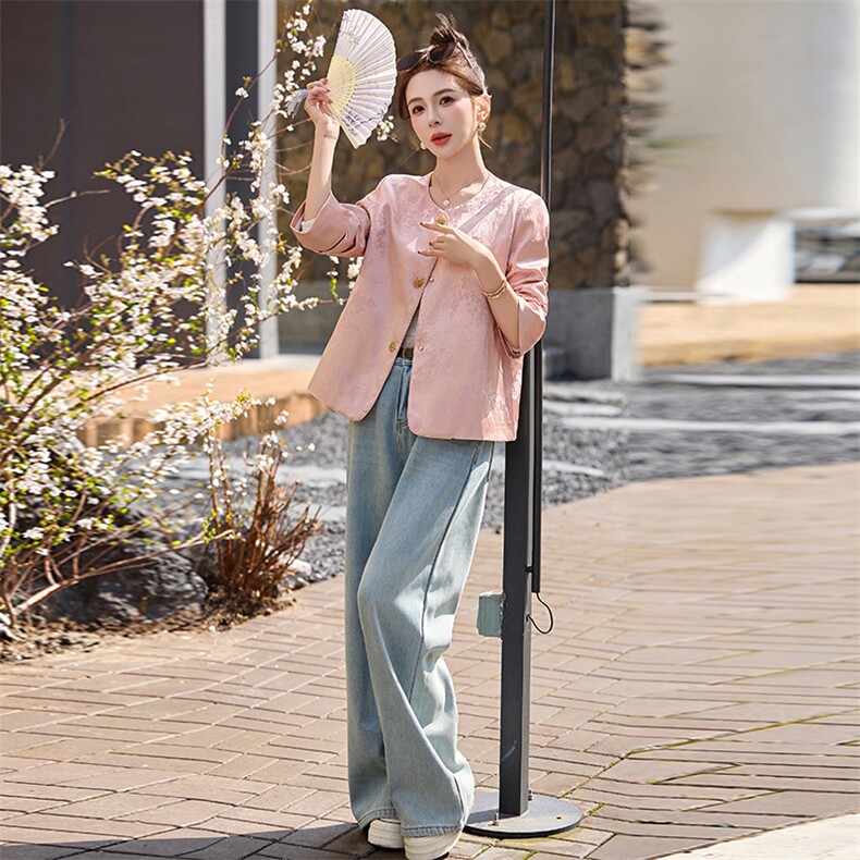 现货2025年春季新款刺绣复古新中式短款外套,女装短外套,依万里