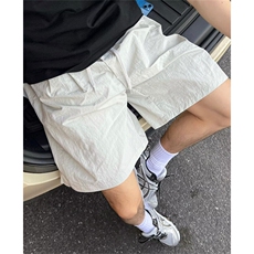 米白色