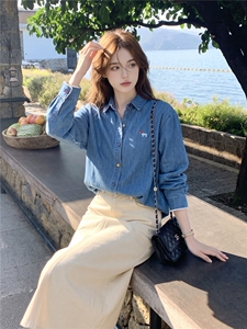 复古小金扣天丝牛仔衬衫女早秋薄款宽松翻领长袖衬衣百搭叠穿通图片