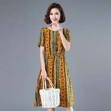 2021年夏季通勤韩版A字裙收腰连衣裙圆领套头高腰短袖碎花裙子，女装连衣裙，伊满意