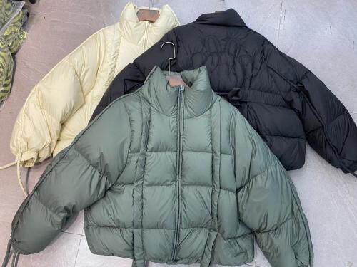 高品质羽绒服新款，女装羽绒服，依依主导