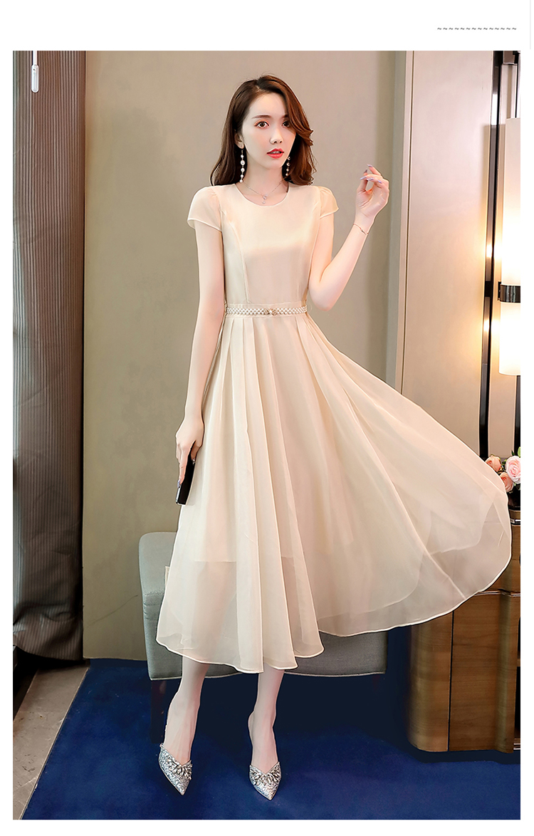 Abito attillato tinta unita in stile fata estate 2024 con cintura in vita_voghion.com