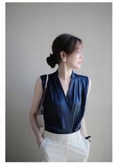 简约通勤韩版v领针织背心女薄款宽松休闲精纺细羊毛无袖打底衫潮，女装T恤，织己羊绒