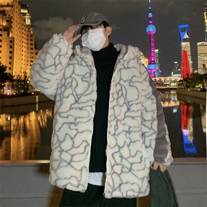 M8020 P90 港风外景 连帽休闲宽松拼色裂纹印花羊羔毛潮学生外套图片
