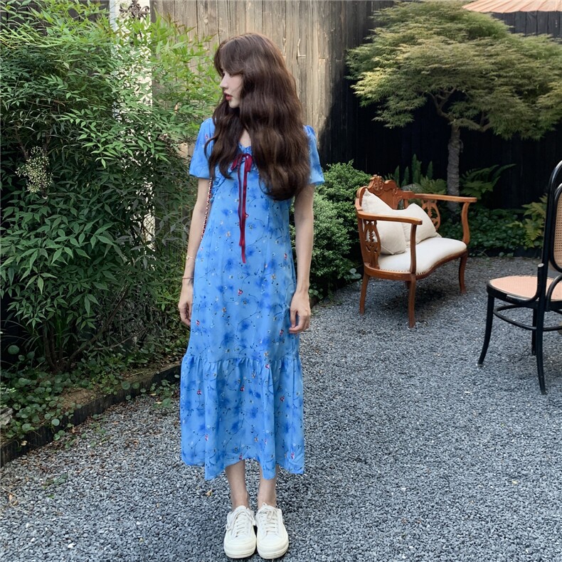 设计感蓝色碎花连衣裙女2025夏新款茶歇儿刺绣长裙收腰显瘦a字裙,女装连衣裙,2C105