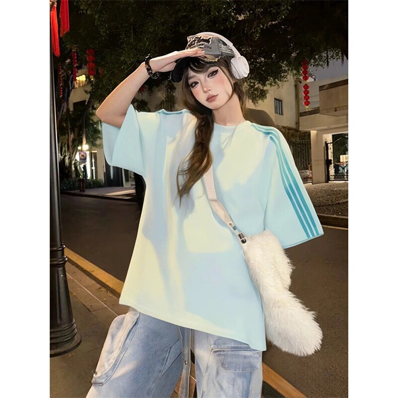 抖音得物品质二开240克宽松纯棉美式潮牌印花三条杠中性风短袖T恤图片