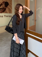 休闲松弛感穿搭灰色套装女春秋超火好看高级背心开衫半身裙三件套，女装套装/套裙，2D034