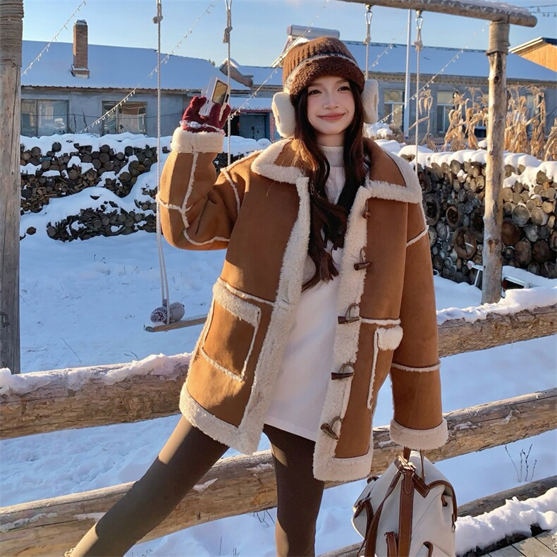 皮毛一体羊羔毛外套女冬季中长款2025新款小个子麂皮绒牛角扣棉服,女装短外套,2C028