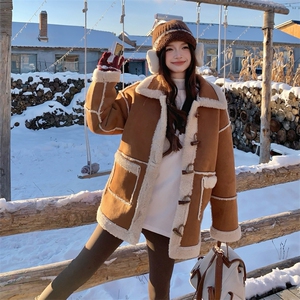 皮毛一体羊羔毛外套女冬季中长款2025新款小个子麂皮绒牛角扣棉服图片