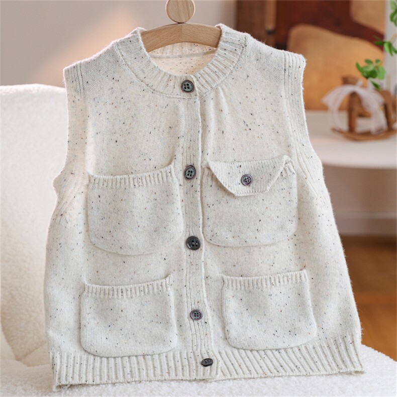 2025年秋季新款宽松常规款休闲儿童针织开衫马甲，童装马夹/背心，群鹿羊绒