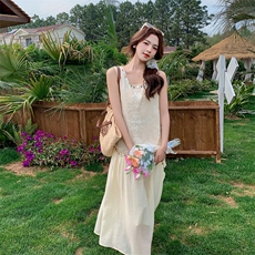 法式蕾丝刺绣米白色无袖亮片拼接连衣裙女2025夏季新款设计感长裙，女装连衣裙，莘蕾