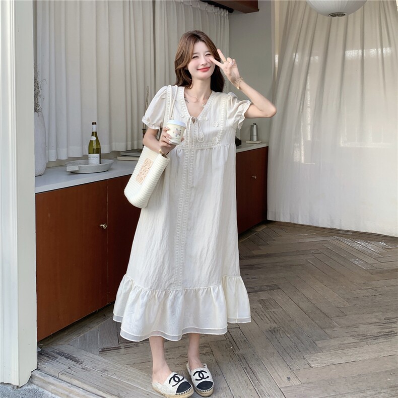 2026新款夏季复古花朵宽松绑带泡泡袖正肩V领连衣裙女夏,女装连衣裙,艾米莉亚