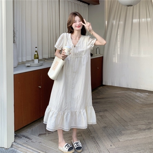 2026新款夏季复古花朵宽松绑带泡泡袖正肩V领连衣裙女夏图片