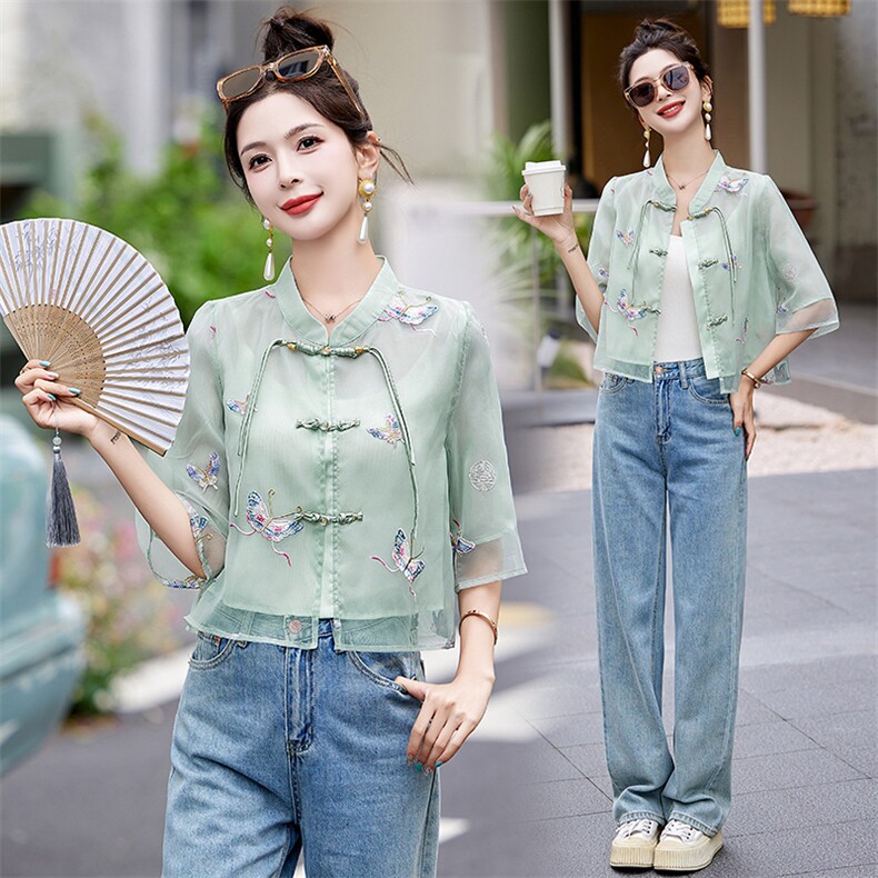 2025年夏季盘扣新中式欧根纱刺绣外套女短款小个子薄款防晒衣减龄，女装短外套，伊仟回