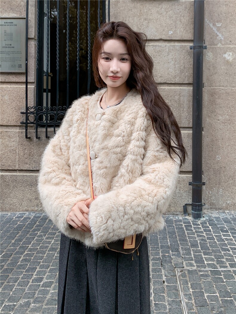 羊羔毛绒外套女秋季2025新款高级感超好看轻奢小个子皮毛一体上衣，女装皮草，莘蕾