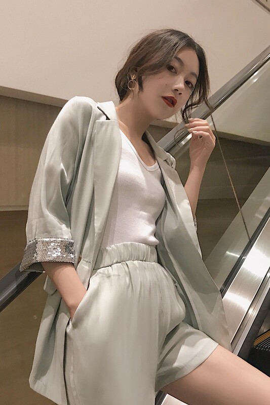 大货C327亮丝绸缎面料高品质亮片袖口小西装两件套装,女装套装/套裙,浙宝088