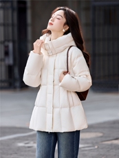 现货2025冬季新款肌理感白鸭绒羽绒服女设计感时尚连帽加厚外套，女装羽绒服，时尚俏佳人