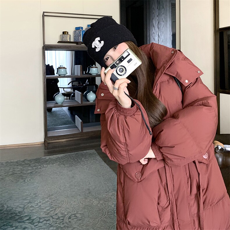 【新款现货】酒红色中长款时尚连帽款白鸭绒外套99808款P245K348,女装羽绒服,2C316