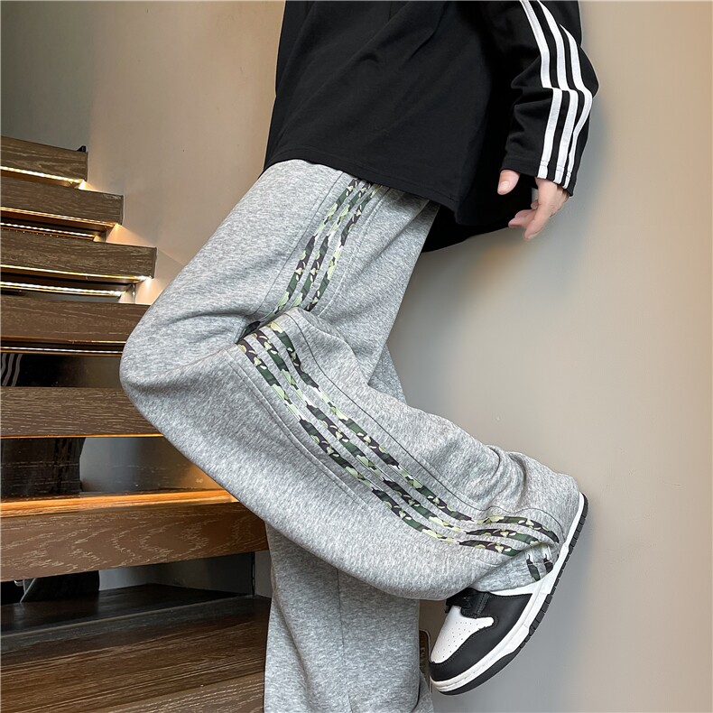 2026年美式三条杠迷彩条纹秋季重磅宽松直筒休闲运动卫裤K602/P40，男装休闲裤，电商B318