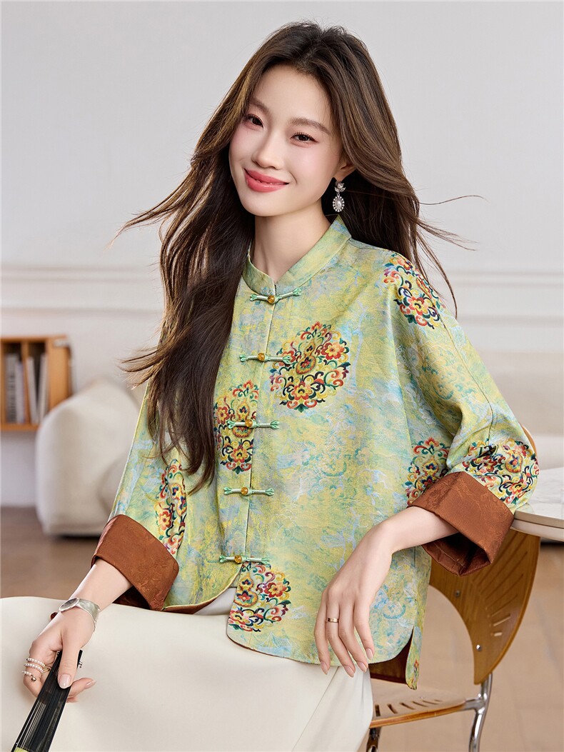 现货中式人丝锦缎通勤女2026年春秋新款提花巨好看短款外套,女装短外套,木橙西子