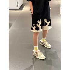 黑色