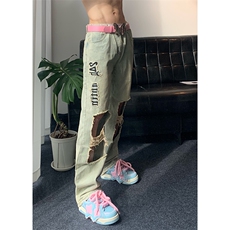 泥黄色