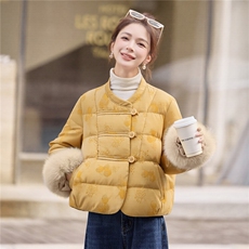 现货2026新中式气质优雅提花真狐狸毛时尚减龄白鹅绒羽绒服，女装羽绒服，火爆靓佳人