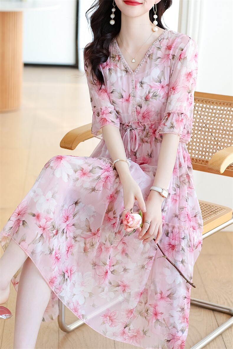 甜美气质碎花连衣裙女2024夏季新款V领收腰显瘦别致漂亮过膝长裙,女装连衣裙,辉煌依升